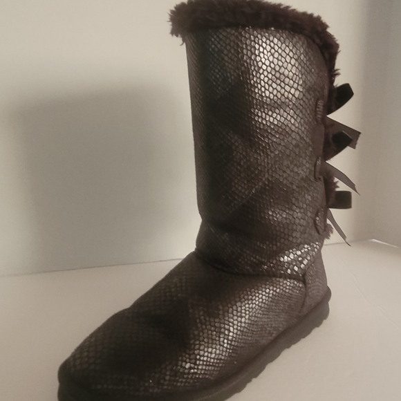 UGG Australia Snake Skin Pattern Bows Boots - Picture 10 of 14